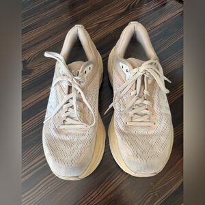 Women’s Hoka Bondi
Size 8.5